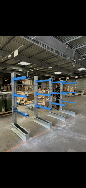Livraison et installation rayonnage CANTILEVER à Oyonnax