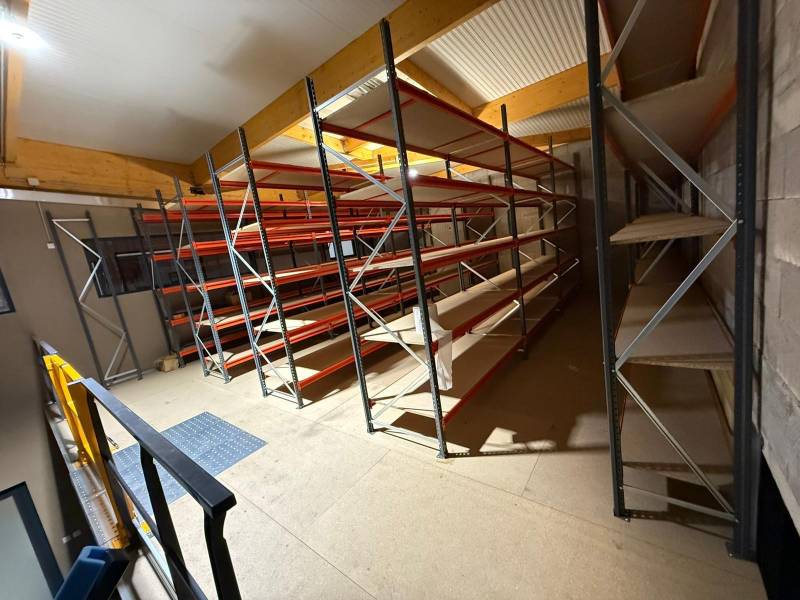 Installation et pose d'un rayonnage mi-lourd pour entrepôt à Grenoble